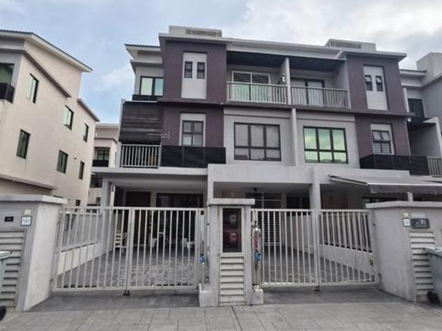 Townhouse the strata Bandar Puteri Bangi