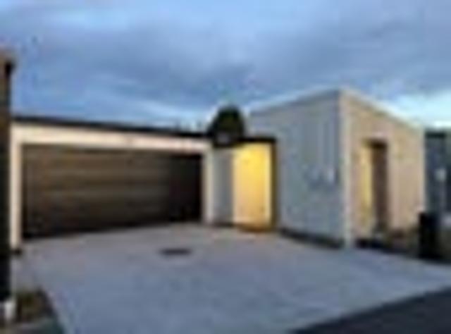 TOWNHOUSES WITH RESERVE OUTLOOK