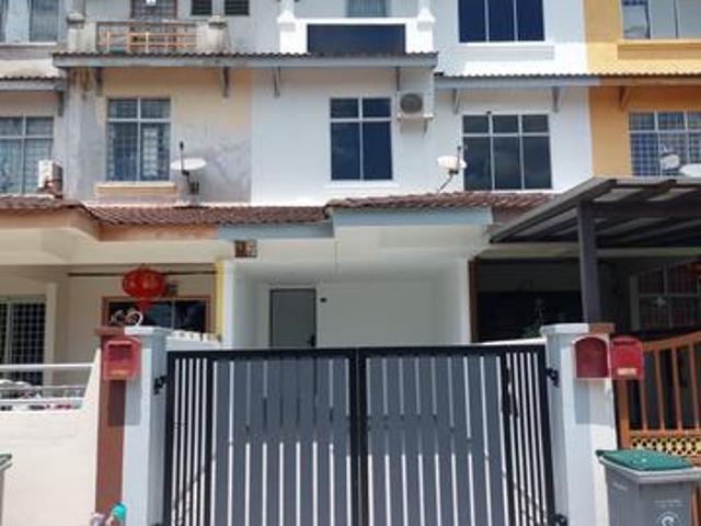 Tmn Bukit Cheng upper unit 15 storey renovated townhouse for sale