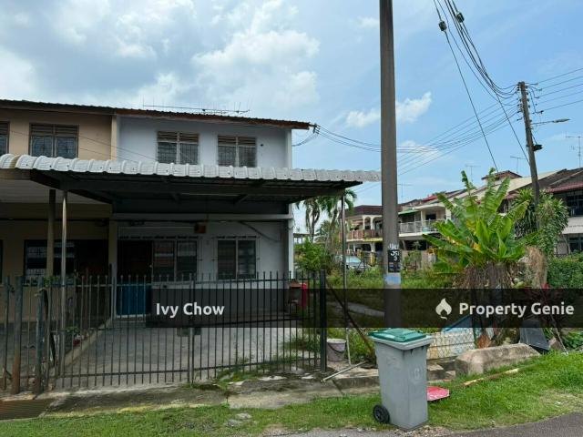 Tmn Dato Amar Diraja Double Storey Corner Lot House for Sale