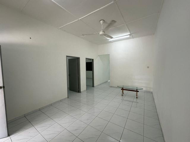 Tmn Iskandar Near JB Town 1Storey with Tabletop Heater Good Condition