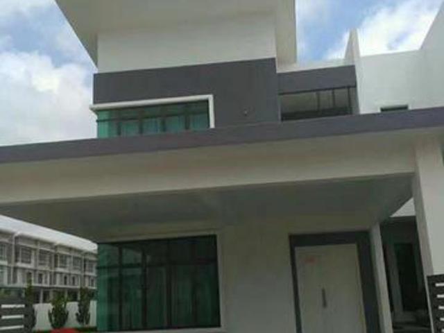 Tmn Ozana Residence gated guarded semi d 2 storey 5r4b unit for sale