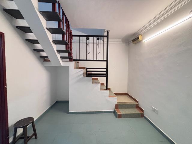 Tmn Mount Austin Opp Mcd Double Storey with Mezzanine For Rent