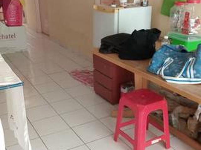 Tmn Merdeka bare unit facing main road 3r2b single storey for sale