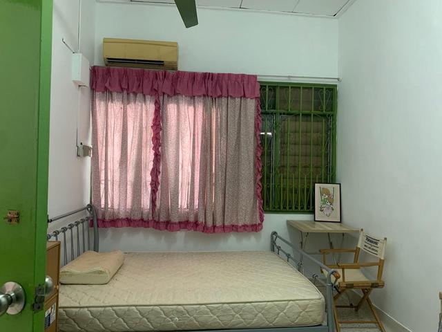 Tmn Pelangi 1storey 4bed 2bath 5min to CIQ Mid Valley Larkin