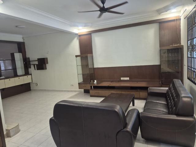 Tmn Redang Molek 2Storey With Aircon Tabletop Sofa Bed Heater