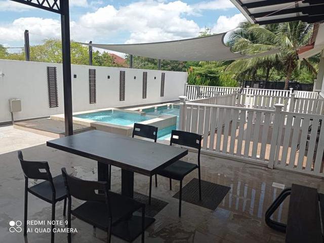 TMN TUNKU SARINA HOMESTAY CANTIK With SWIMMING POOL FOR SALE