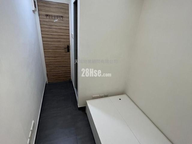 Tsim Sha Tsui Kiu Fung Mansion [Agency Ads] Unit 11,Low Floor 1 10|16/F A 5 Minute Walk To Polyu. Elevator Equipped Villa With A Luxurious Lobby And Beautiful Interior Desi Hints