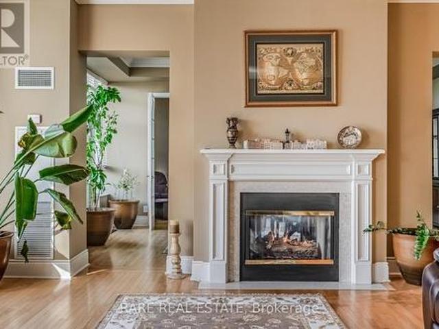 Tph6 25 Kingsbridge Garden Circle, Mississauga, ON, L5R 4B1 condo for sale | Listing ID W12114 | Royal LePage