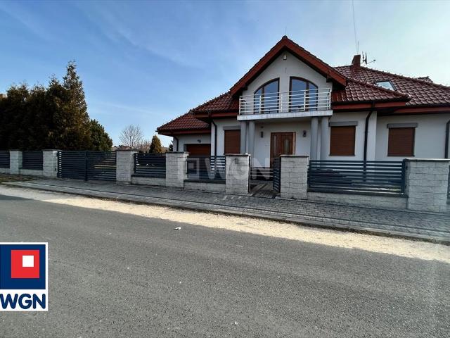 Nowoczesny dom 210 m2 z ogrodem i garażem w Trębaczewie