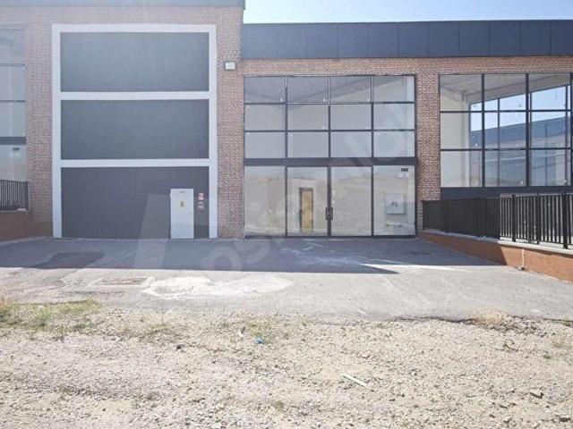 TR İNVEST MEGA YENİKENT SANAYİ DE KÖŞE CEPHE SATILIK DÜKKAN
