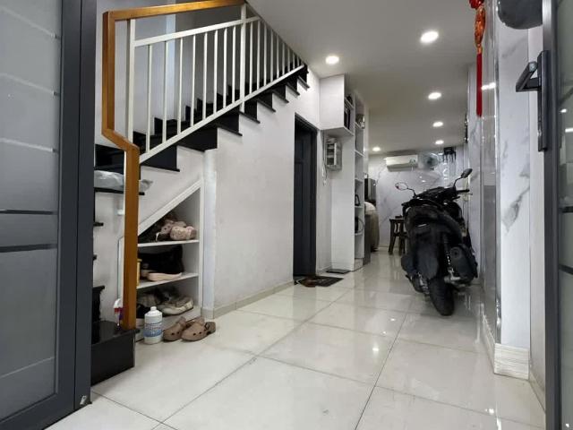 Trần Văn Quang Tân Bình 32M2 4 Tầng Đúc 3PN 3WC Sân Thượng SHR Chỉ 5.65 Tỷ