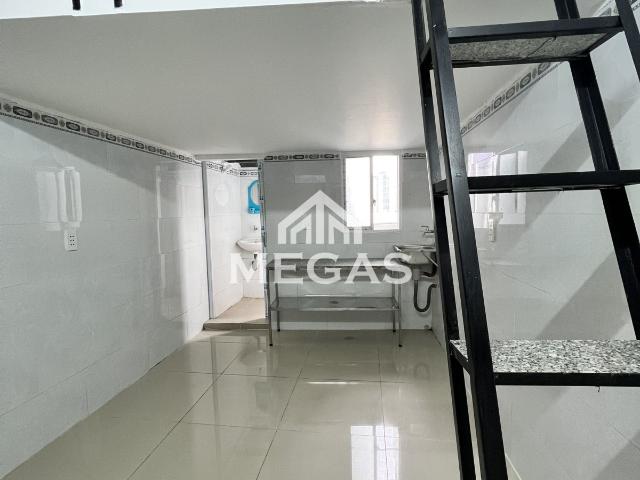 Trống lại 1 vài phòng gác cao đứng được có cửa sổ thoáng mát giá rẻ