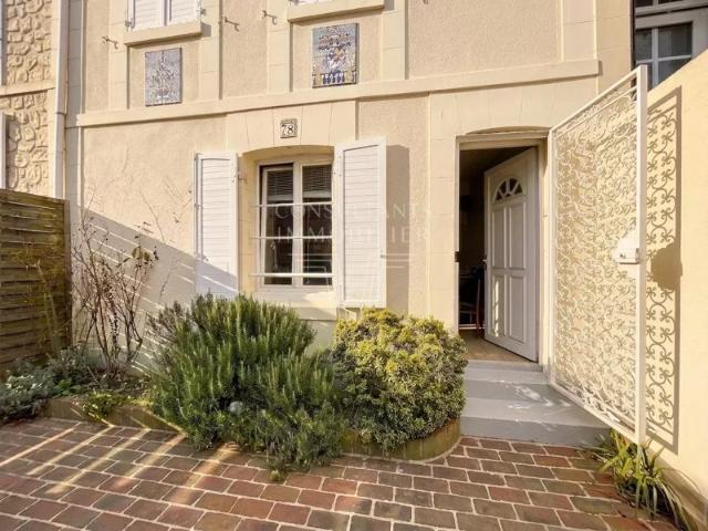 TROUVILLE HYPER CENTRE MAISON DE VILLE 3 CHAMBRES JARDIN