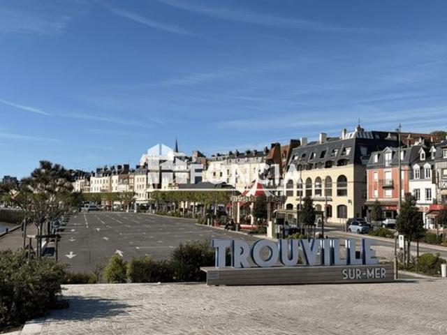 Trouville sur mer, à deux pas des Quais, maison de ville à vendre avec roof top, vue mer panoramique