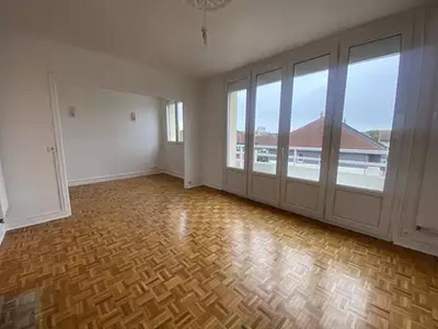 Troyes 10000 Location appartement 4 pièces t4 au dernier étage