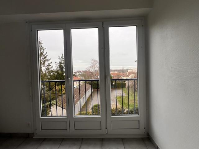 Troyes À vendre Appartement superficie 25,62m2 au 2 étage, cave, parking Troyes, proche toutes commodités