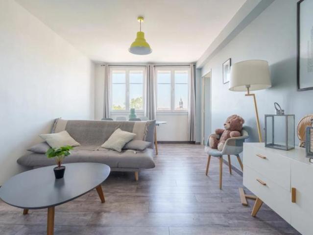 TROYES – Appartement T5 de 83,41 m² – 4 chambres – Ascenseur