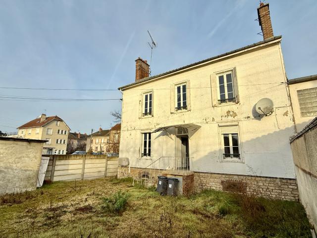 TROYES Immeuble 190m2 3 logements T5, T2 et T2 + garage