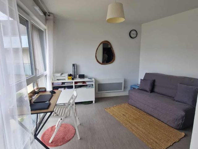 TROYES – PROCHE UTT – Studio meublé