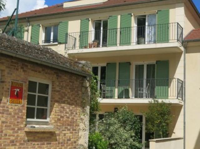 TROIS PIECES AVEC BALCON