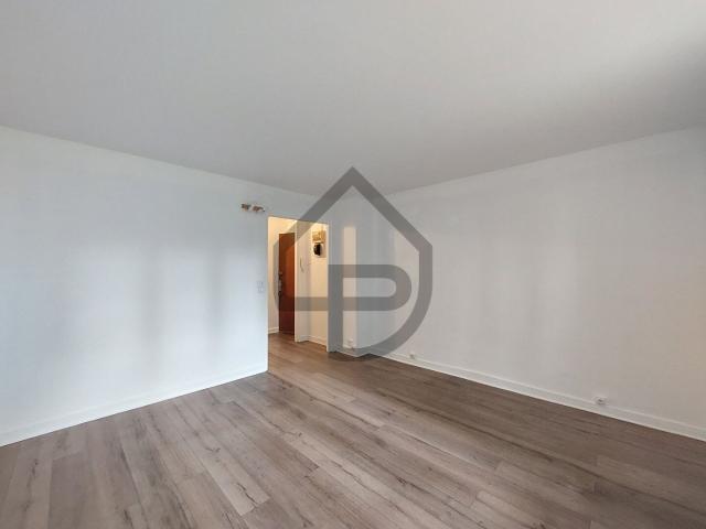 TROIS PIECES DE 54 M2 AVEC CAVE