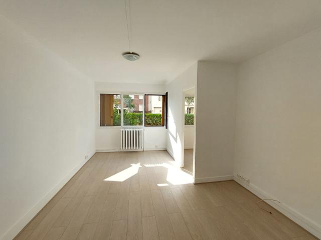 TROIS PIECES DE 54 M2 LOUE VIDE + BOX