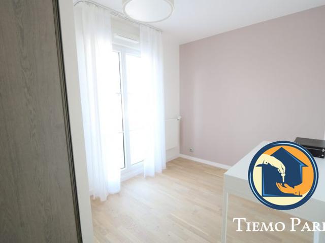 Trois pièces MEUBLÉ avec balcon avec offre de services à la carte