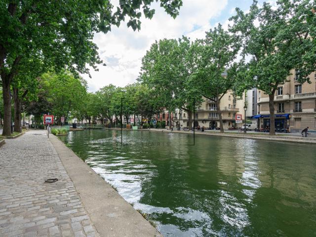 Trois pièces sur cour avec balcon, le long du canal Saint Ma. 73m² Paris 10ème
