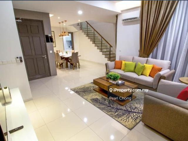 Tropical Villa, Taman Bukit Serdang, Seri Kembangan
