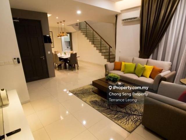 Tropical Villa, Taman Bukit Serdang, Seri Kembangan
