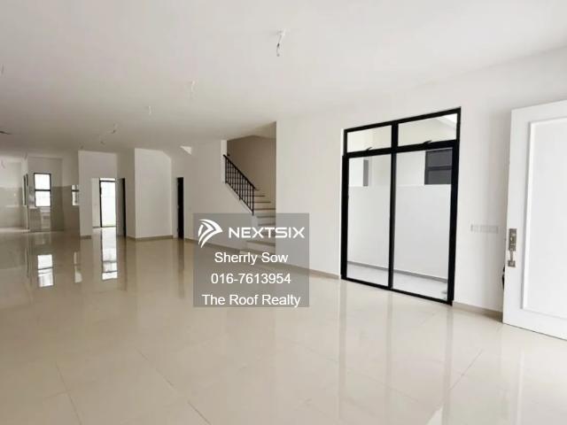 Tropicana Bay Residence, Middle Floor, Seaview Unit