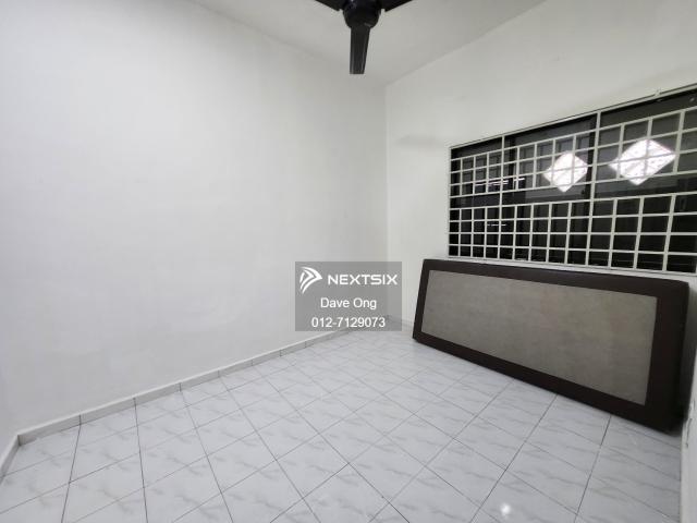 Tropicana Bay Residences Bayan Lepas 830 sqft internal 615 sqft, garden area 215 sqft 1 bedroom 1 study room 1 bathroom 2 Carparks Fully furnished and Renovated Garden & corner unit