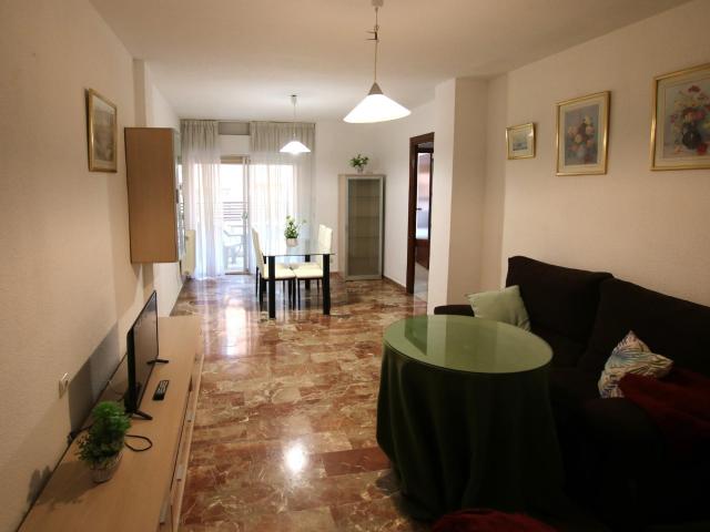 Traumatología zona. Piso amueblado. 4 dormitorios.2 baños. Estudiantes. Calefacción central