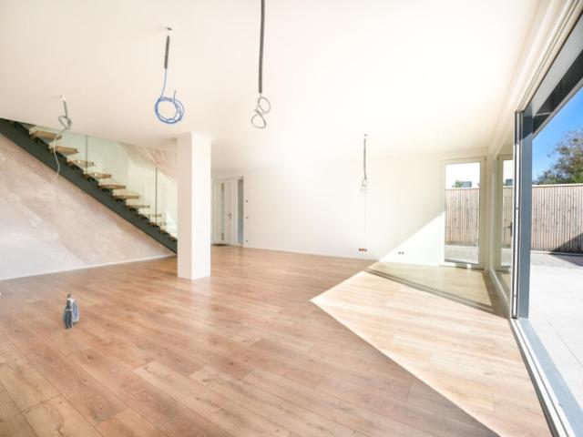 Traumdoppelhaushälfte mit Pool und Carport in Wels