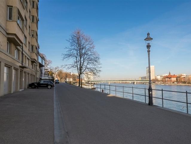 Träumen Sie von einer Altbauwohnung direkt am Rhein