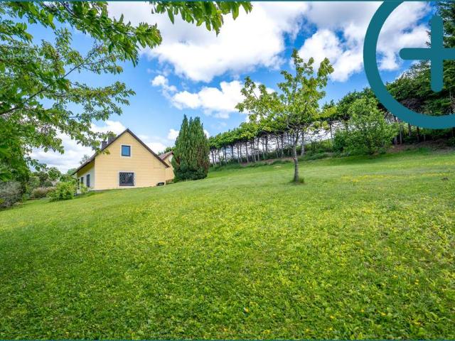 TRAUMGRUNDSTÜCK: Ruhig gelegenes Einfamilienhaus mit 1185m² Garten