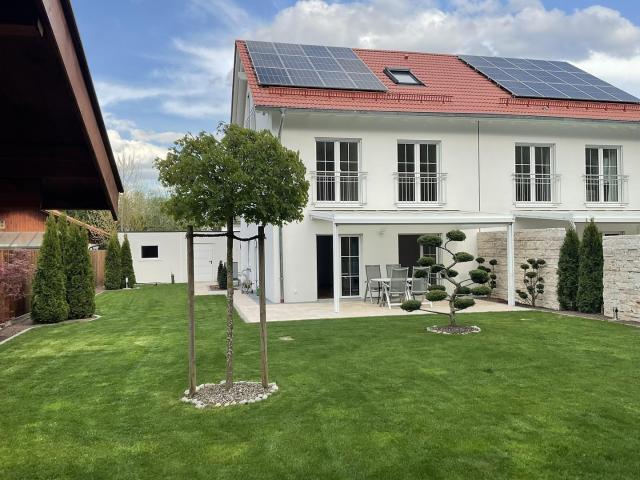 Exklusive! Plus Energie Doppelhaushälfte Baujahr 2022 mit 500m² Grundstück