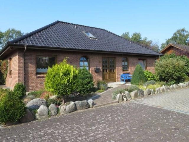 Traumhaft gepflegter Bungalow mit Wohlfühlgarten in Cuxhaven Altenwalde mit Doppelgarage