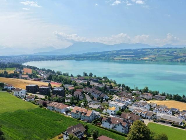 Traumhafte Attika Maisonette mit Berg und Seesicht an exklusiver Lage