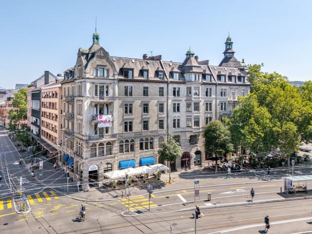 Traumhafte Attikawohnung mit Dachterrasse mitten in Zürich
