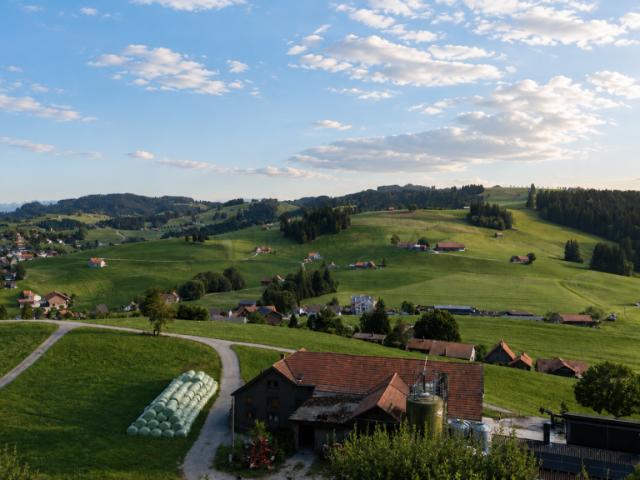 Traumhafte Aussicht, sonnige Lage und viel Potenzial in Speicher