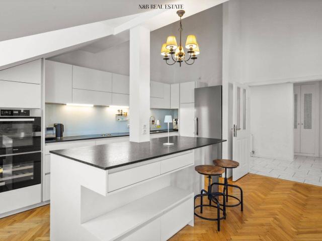 Traumhafte Altbau Dachgeschosswohnung im 9. Wiener Gemeindebezirk