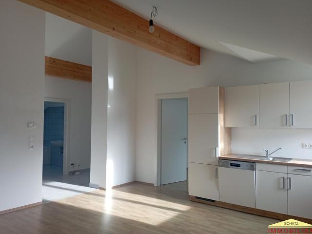Traumhafte Dachgeschoßwohnung in Weissenbach: 3 Zimmer, Balkon & Top Ausstattung!