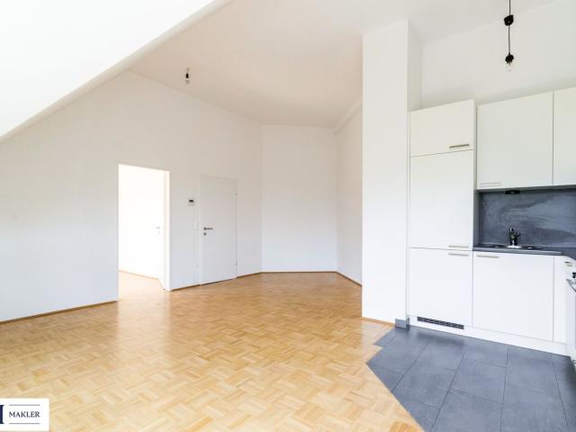Traumhafte Dachgeschoßwohnung mit Weitblick über Wien und großem Garten