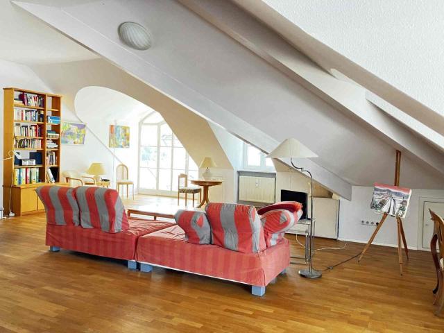 Traumhafte Dachgeschosswohnung mit 2 Balkonen * Sonnenruhelage mit bester Infrastruktur in Freilassing