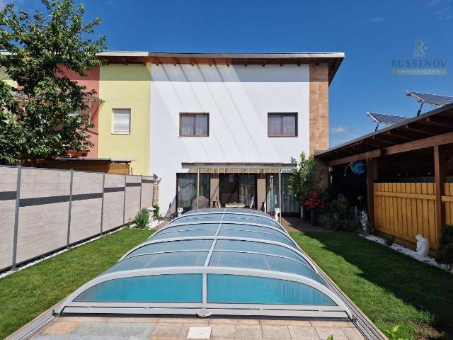 Traumhafte Doppelhaushälfte mit beheizten Pool und PV Solar Anlage