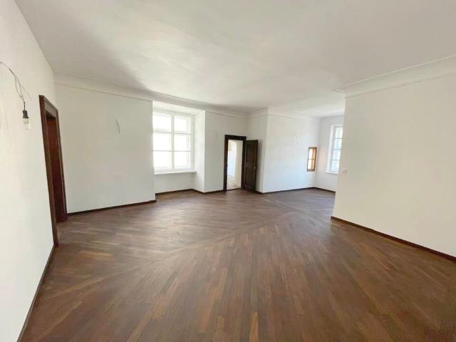 Traumhafte große 3 Zimmer Wohnung in historischem Gebäude Denkmalschutz in Vilshofen