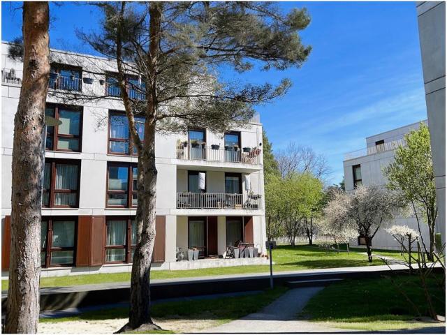 TRAUMHAFTE Kernsanierte Wohnung in DAHLEM am Grunewald mit Garage