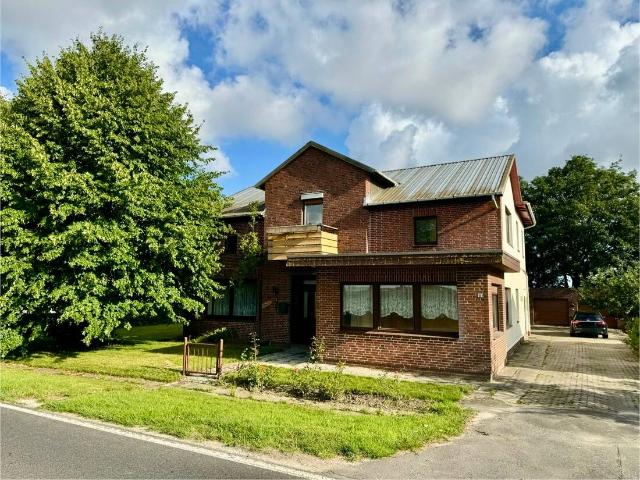 TRAUMHAFTE LAGE! Einfamilienhaus mit Einliegerwohnung und Stall in Nordermeldorf!
